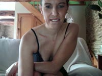 D humeur toujours joviale et coquine, nous pouvons passer d agréable moment seulement a discuter ou s exiter. Je suis assez joueuse et mon regard ne laisse personne indifférent.