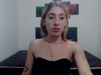 I am a very horny trans and daring I like to show my butt in the camera