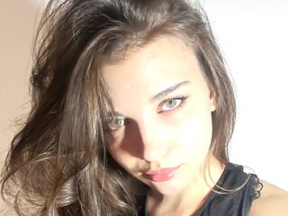 topless webcamgirl BriandaLudwic