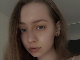 topless camgirl EllieCornfield