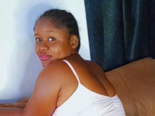 nude gamgirl KiraDon