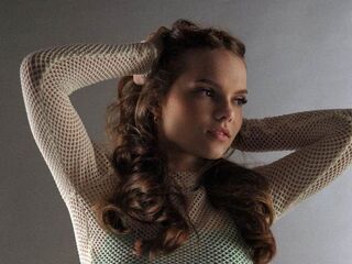 shaved pussy webcam MalkovaNatasha