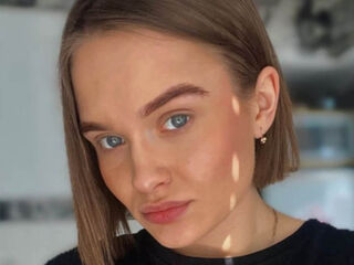 webcamgirl chatroom MyriamQuinnan