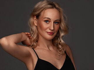 camgirl chatroom AbeyAmaze