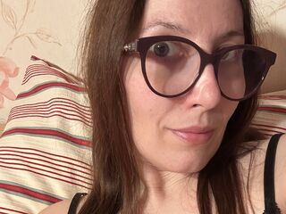 hot cam girl masturbating with vibrator AlanyssLyon
