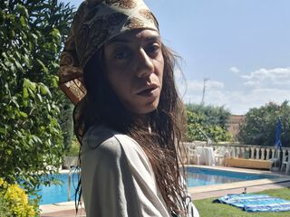 naked camgirl masturbating with vibrator AliceSanz