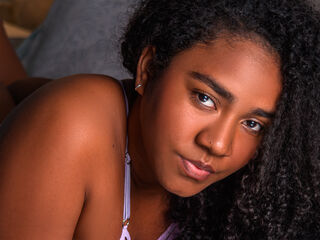 camgirl spreading pussy AmaraRuiiz