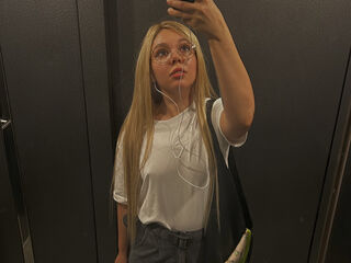 camslut fingering shaved pussy AnnaSebastian