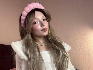 camwhore spreading pussy AnnikaBloom