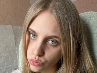 naked camgirl picture AyannaOverturf