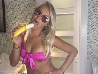 naked girl with webcam fingering BeachBarby