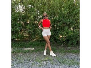 naughty camgirl fingering pussy BellzRosee