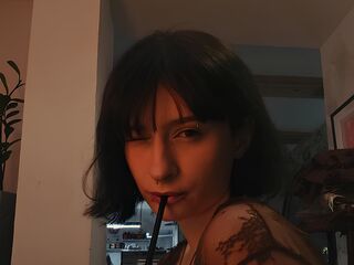 cam girl masturbating with dildo BereniceDwight