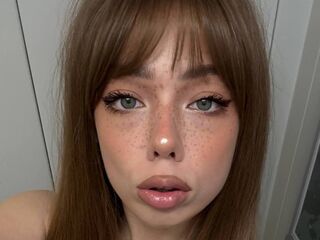 naked cam girl masturbating with dildo CaitlinBlethen