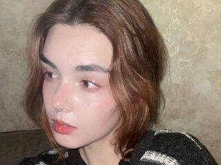 naked cam girl masturbating with vibrator CamelliaSos