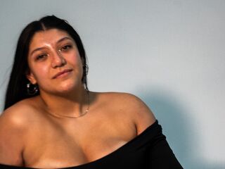 camgirl playing with dildo CamilaCasstro