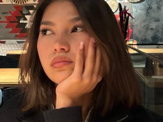 camwhore masturbating with vibrator CelsaCoty