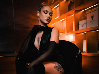 naked camgirl masturbating with vibrator ChloeGracey