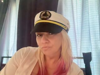 cam whore DjLilPuffster