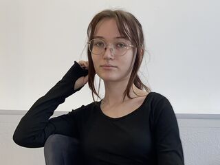naughty cam girl masturbating with dildo DortheyBranco