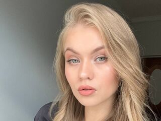 sexvideo ElaraBrooks