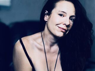 camwhore shaved pussy EllaMira