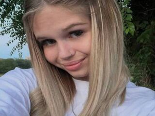 naked girl with webcam masturbating with sextoy EricaVon