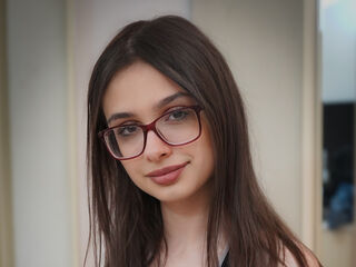 camslut topless EvelineEloise