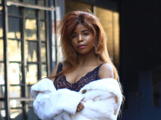 live webcam model FifiCaramel