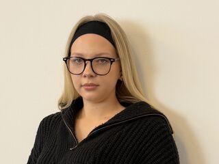 camgirl live porn cam FrancesVirunes