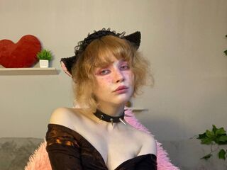 topless webcamgirl FuriKreks