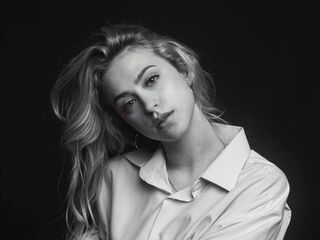 webcam striptease GwynethHibbits