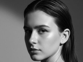 live webcam performer HildaBarzey