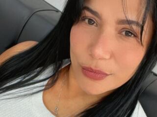 camgirl showing pussy HillaryRouss