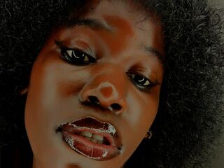 topless webcamgirl HollyBeatrix