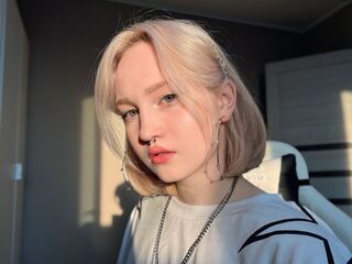 camgirl playing with sextoy IleneDrones