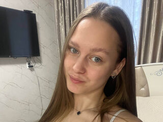 camslut showing tits IrenaBumbaca