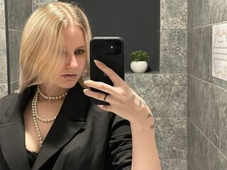 camgirl showing tits JenaeMcquillen