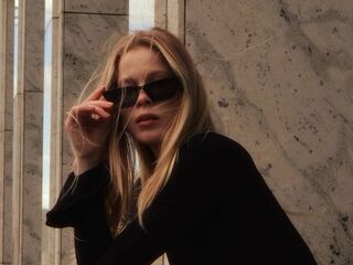camgirl playing with sextoy JenaeWaneka
