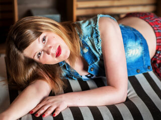 camgirl playing with dildo KarolinaRidey