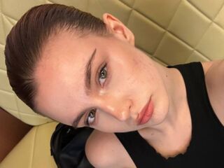 naked cam girl masturbating with dildo KlaraGogins