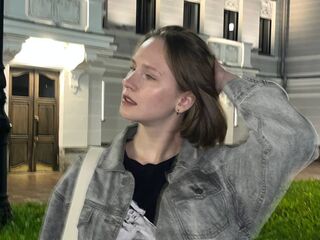 free nude webcam show KrissyJn