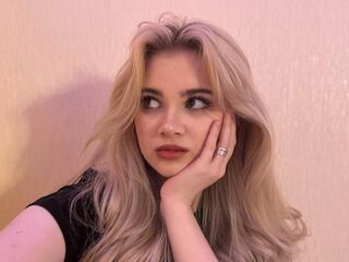 topless girl LatoyiaCanpos