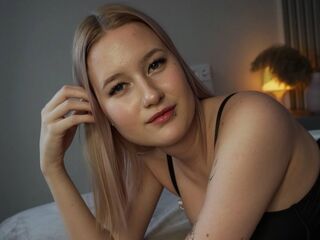 camgirl playing with vibrator LeiaDavis