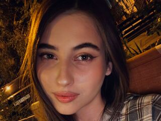 cam girl LeiaFrost