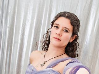 nude webcamgirl LiaRoms