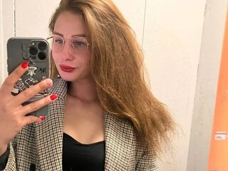 naked camgirl masturbating with dildo LillieMann