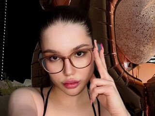 naked girl with webcam fingering pussy LisaRiza