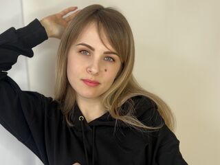 cam girl masturbating with vibrator LizbethDail