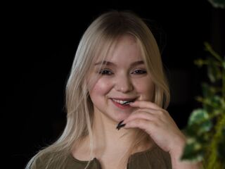 camgirl masturbating with sex toy LizbethGodbold